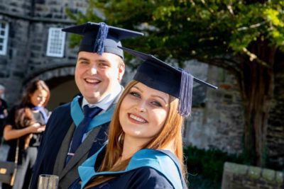 web AI5I3745 400x267 - Graduation 2019 alt