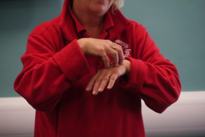 WEB P1570097 400x267 - Sign Language Introduction alt