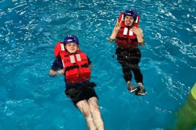 WEB Unknown 4 400x266 - Aviation Students do Emergency Water Drills Training alt