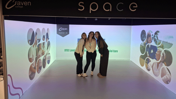 Health & Social Care Students Experience Immersive Room - 414002