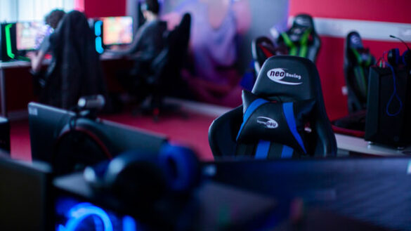 Esports Students Host Local School - 414809